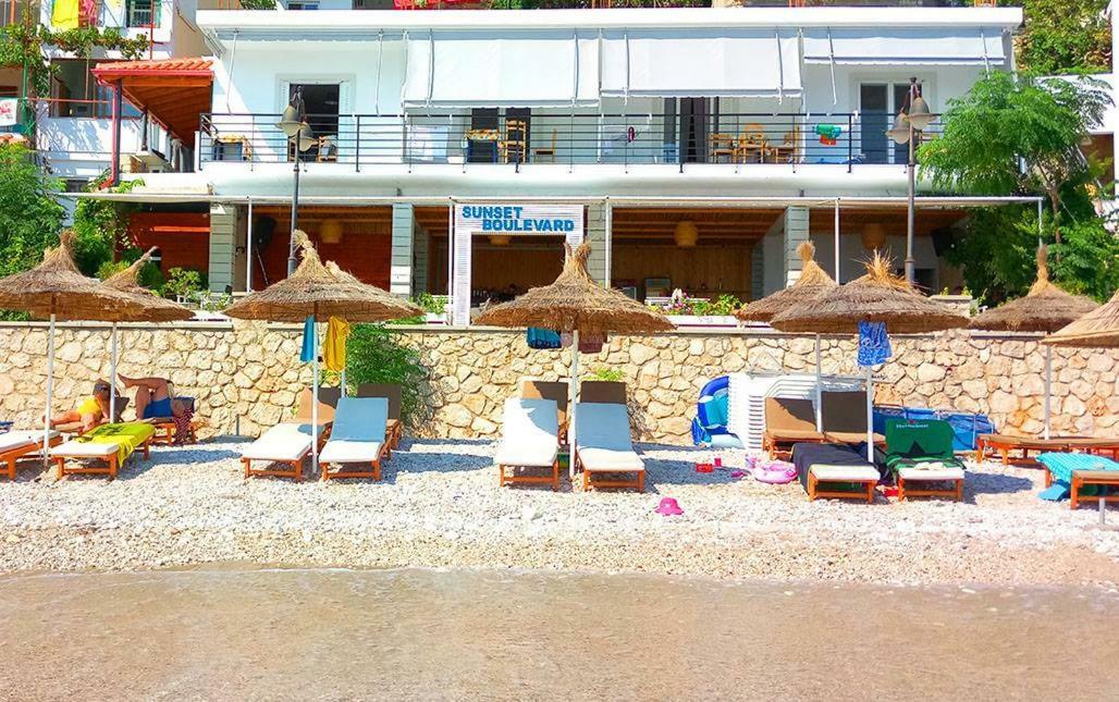 Sunset Boulevard Hotel Qeparo Exterior foto